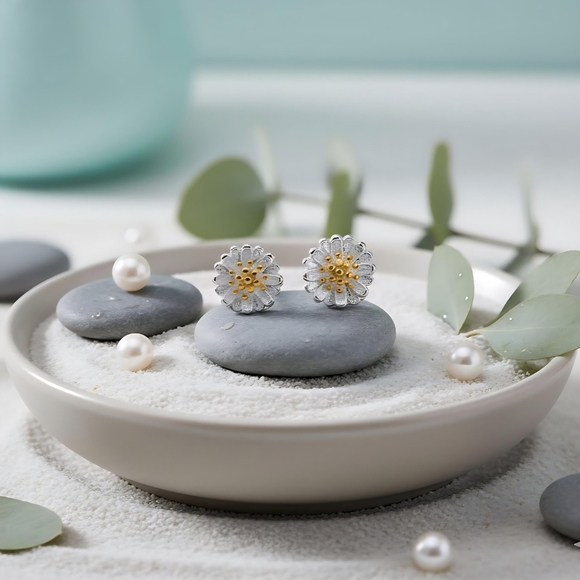 🆕️ Solid S925 Sterling Silver Daisy Delights Dainty Minimalist Stud Earrings - Picture 13 of 16